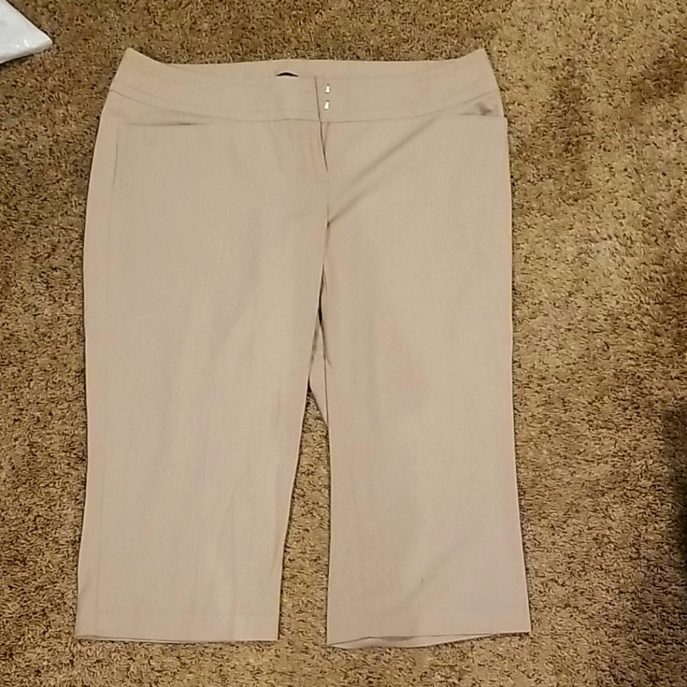 Maurices khaki dress capris sz 18
